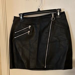 sz 6 Express faux leather skirt